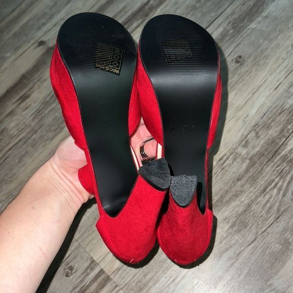Red heels - Picture 4 of 4